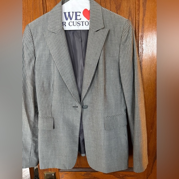 T Tahari Jackets & Blazers - T Tahari Gray Pinstripe Women's Blazer
